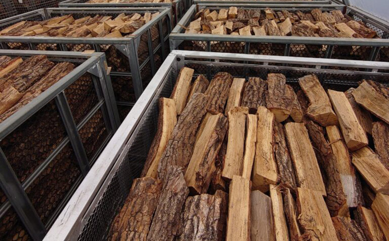 北海道産 薪ストーブ用 ミズナラ薪 10kg（30～35cm/1本）TOKACHI FIRE WOOD【 薪 広葉樹 ナラ 焚き火 ストーブ キャンプ ピザ窯 暖炉 サウナ 乾燥薪 焚き付け 太割 アウトドア グランピング BBQ 北海道 十勝 幕別 】