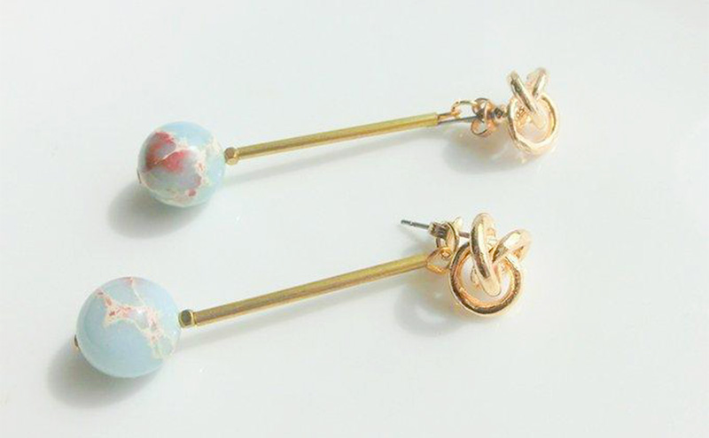 loose knot ピアス アクセサリー 1個【シンプル ブルー ブラウン 天然石 ゴールド 2way クール シャープ 可愛い ギフト プレゼント ハンドメイド 手作り  職人 上品 華やか  ドレス 大人の雰囲気  ラッピング 母の日 結婚式 Q 北海道 幕別町】