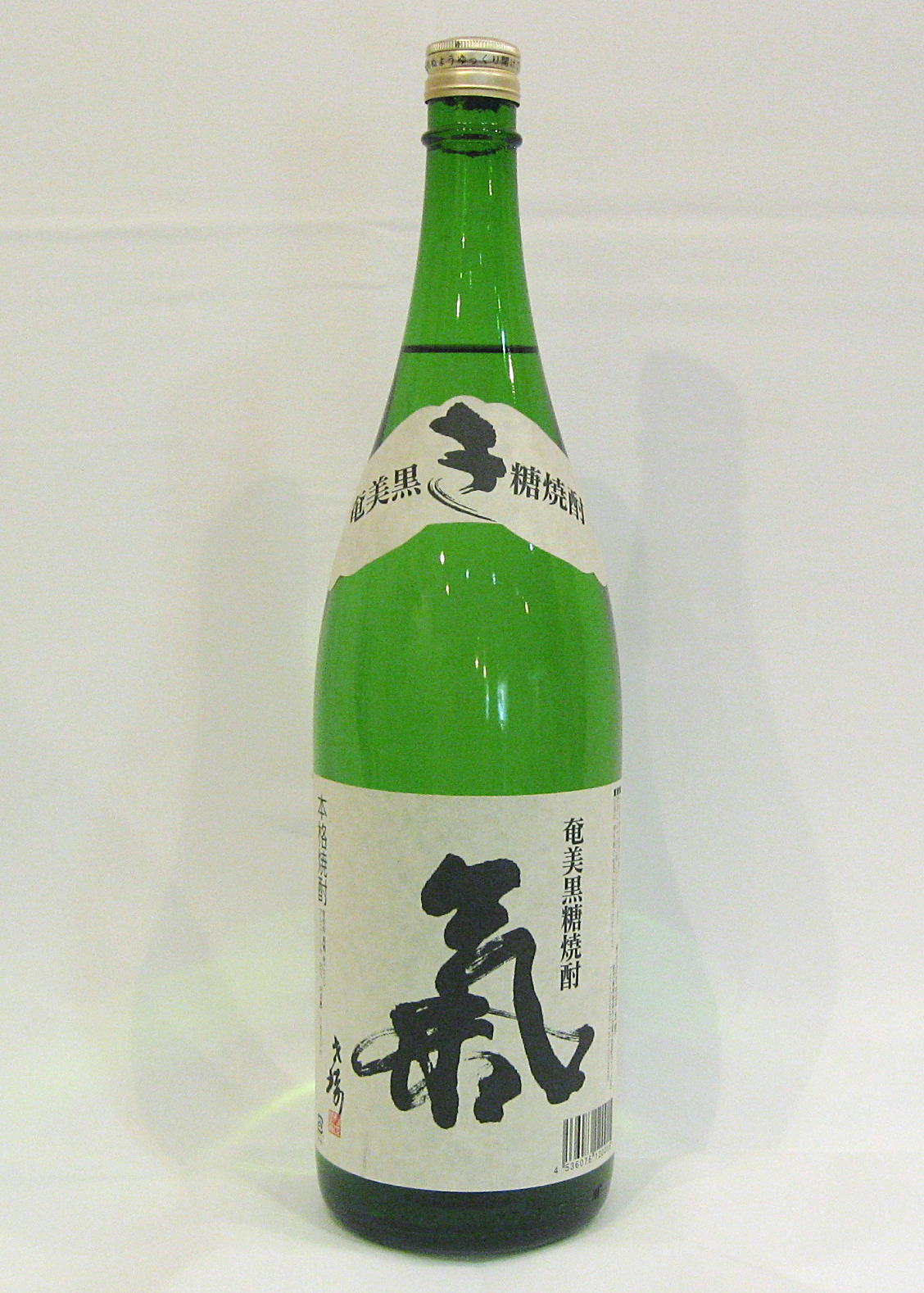 奄美黒糖焼酎「氣（白麹仕込）」25度 1800ml - 焼酎 黒糖 1800ml 一升瓶 伝統技法 西平本家 鹿児島 奄美大島 奄美群島